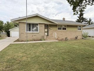 8261 W Daphne STREET, Milwaukee, WI 53223