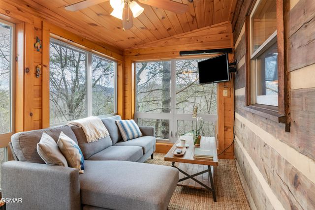 2616 Sunset Circle, Sevierville, TN 37876