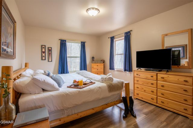 2616 Sunset Circle, Sevierville, TN 37876