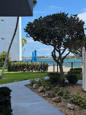 1820 New Palm Way 202, Boynton Beach, FL 33435