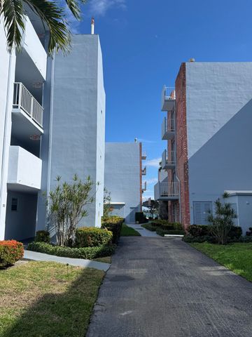 1820 New Palm Way 202, Boynton Beach, FL 33435