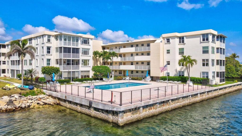 1820 New Palm Way 202, Boynton Beach, FL 33435