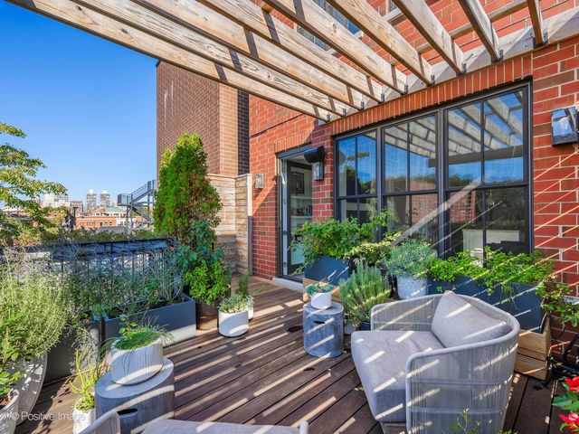 1942 N Sedgwick Street PH, Chicago, IL 60614