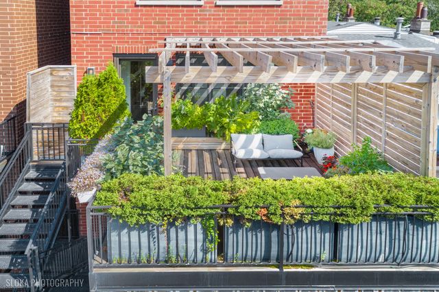 1942 N Sedgwick Street PH, Chicago, IL 60614