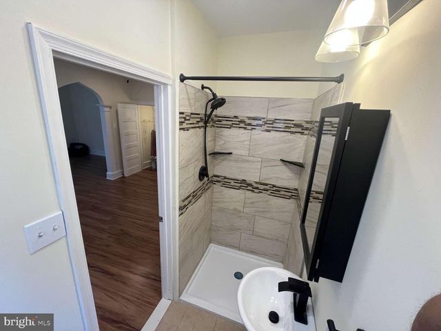 437 W ROOSEVELT BLVD, Philadelphia, PA 19120