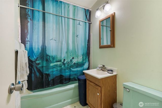 8102 Oakridge Drive SW, Lakewood, WA 98498