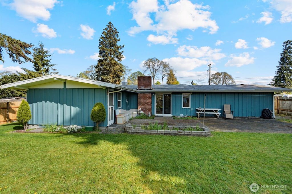 8102 Oakridge Drive SW, Lakewood, WA 98498