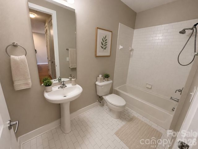 1101 W 1st Street 409, Charlotte, NC 28202