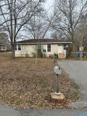 405 Burch Street, Hartselle, AL 35640