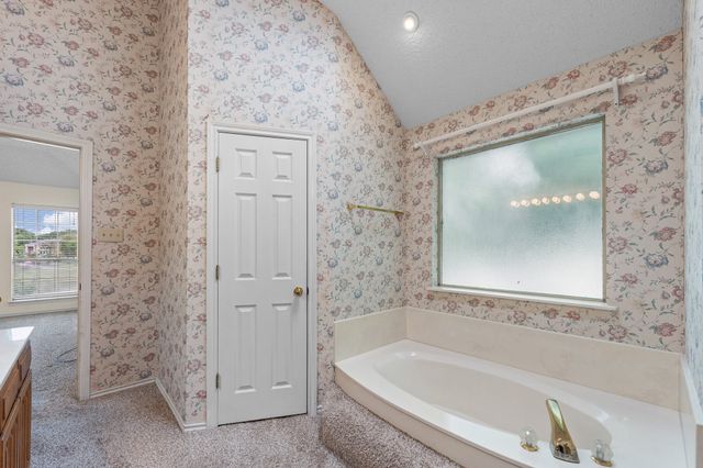 5956 River Bend Drive, Benbrook, TX 76132