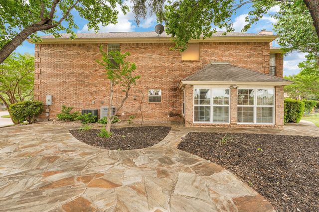 5956 River Bend Drive, Benbrook, TX 76132