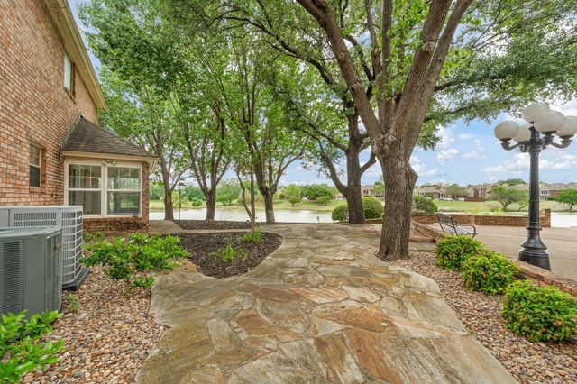 5956 River Bend Drive, Benbrook, TX 76132