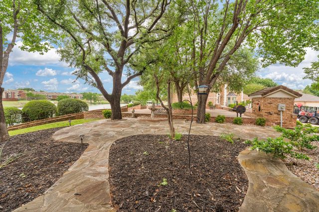 5956 River Bend Drive, Benbrook, TX 76132