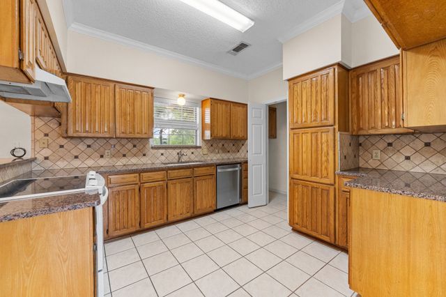 5956 River Bend Drive, Benbrook, TX 76132