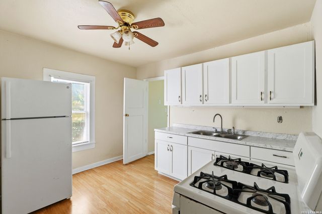 137 BRENNER ST, San Antonio, TX 78237
