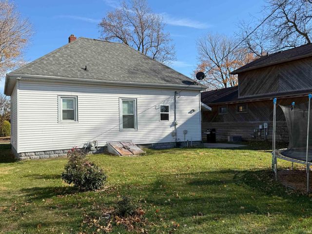 122 N Monon, Francesville, IN 47946