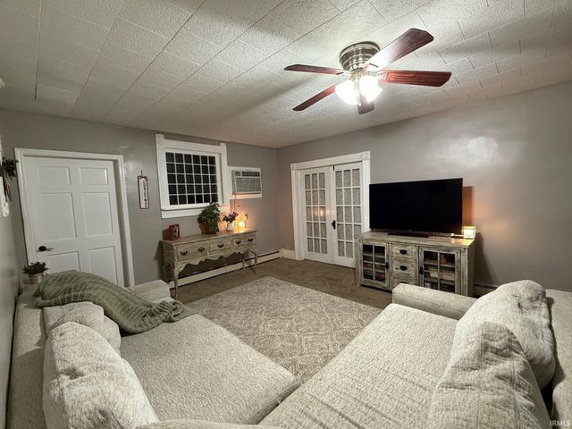 122 N Monon, Francesville, IN 47946