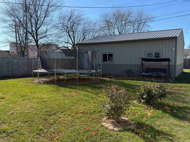 122 N Monon, Francesville, IN 47946