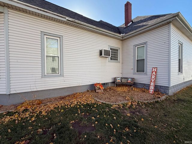 122 N Monon, Francesville, IN 47946