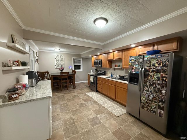 122 N Monon, Francesville, IN 47946