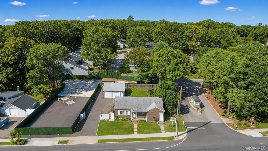 666 Rosevale Avenue, Lake Ronkonkoma, NY 11779 — photo 3