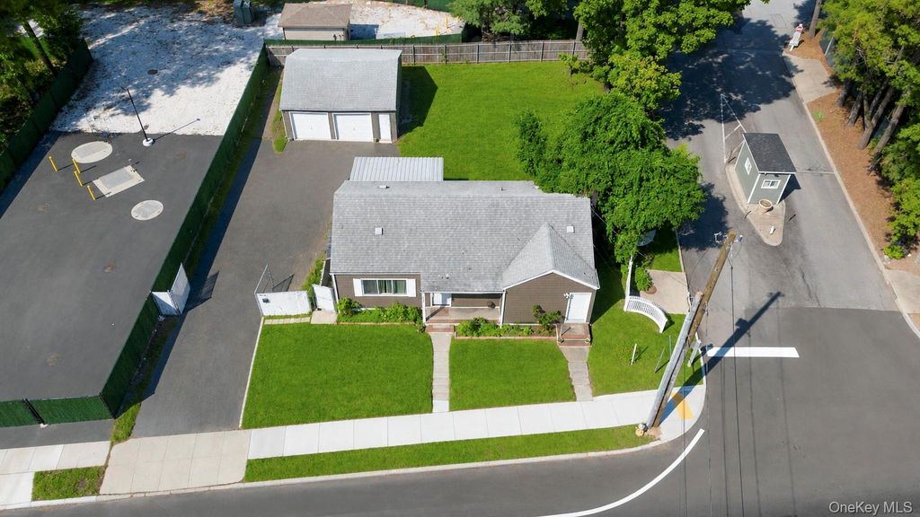 666 Rosevale Avenue, Lake Ronkonkoma, NY 11779 — photo 4