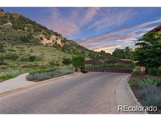 8310 Raphael Ln, Littleton, CO 80126