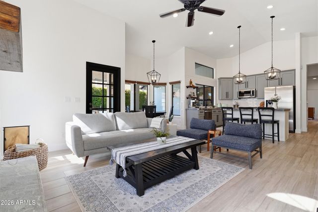 9834 E DREYFUS Avenue, Scottsdale, AZ 85260