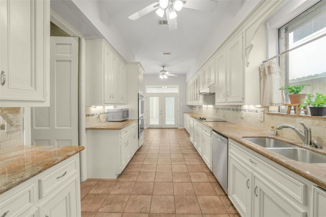 2423 Nantucket Drive, Houston, TX 77057