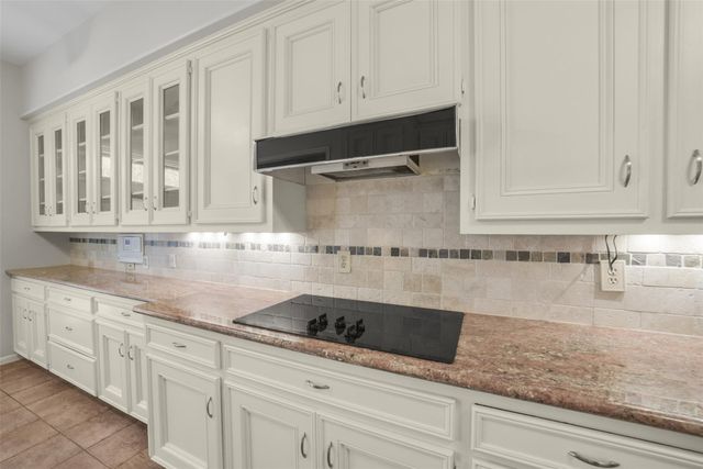 2423 Nantucket Drive, Houston, TX 77057