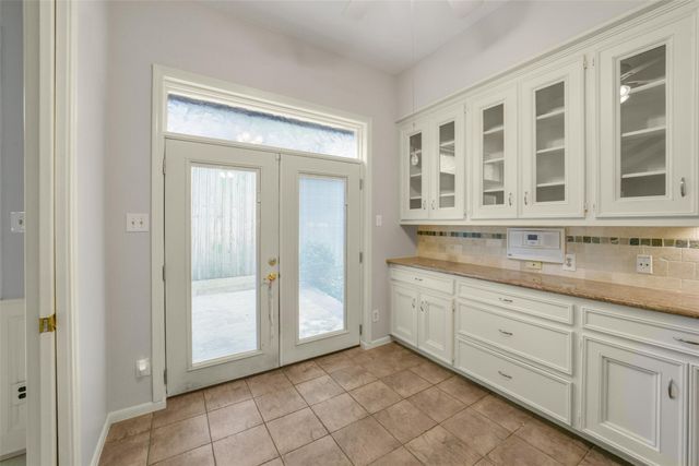 2423 Nantucket Drive, Houston, TX 77057