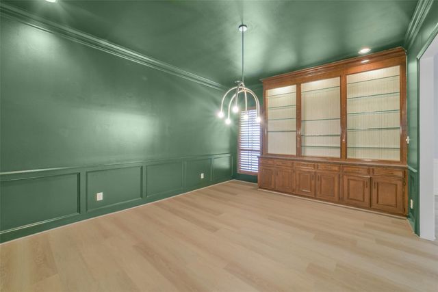 2423 Nantucket Drive, Houston, TX 77057