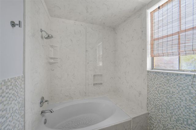 2423 Nantucket Drive, Houston, TX 77057