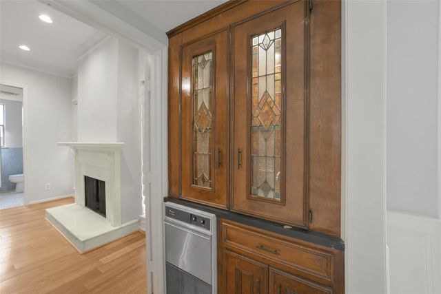 2423 Nantucket Drive, Houston, TX 77057