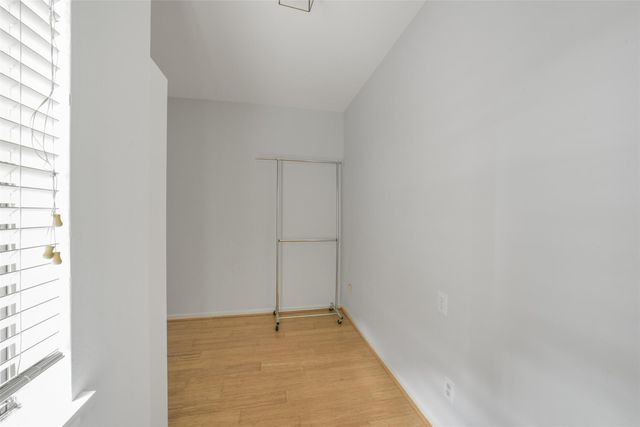 2423 Nantucket Drive, Houston, TX 77057