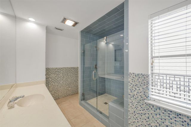 2423 Nantucket Drive, Houston, TX 77057