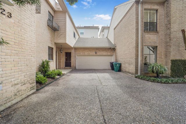 2423 Nantucket Drive, Houston, TX 77057