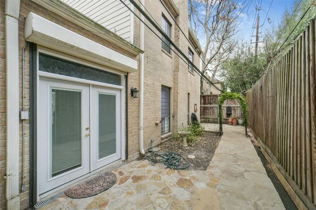 2423 Nantucket Drive, Houston, TX 77057