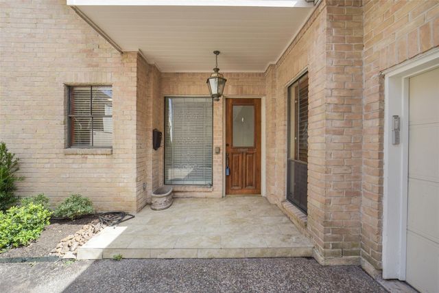 2423 Nantucket Drive, Houston, TX 77057