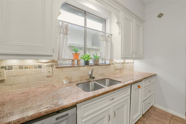 2423 Nantucket Drive, Houston, TX 77057