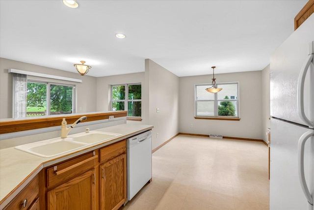 1331 Swordleaf Lane, Sun Prairie, WI 53590