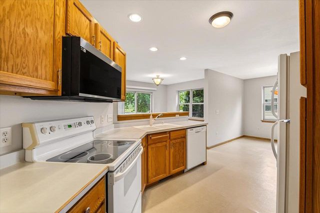 1331 Swordleaf Lane, Sun Prairie, WI 53590