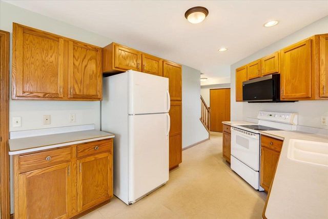 1331 Swordleaf Lane, Sun Prairie, WI 53590