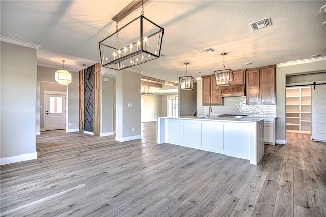 8186 S Lone Star Parkway, Moody, TX 76557