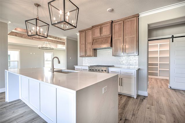 8186 S Lone Star Parkway, Moody, TX 76557