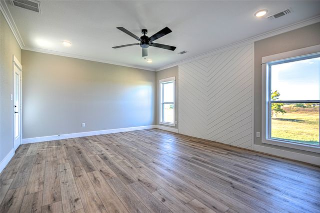 8186 S Lone Star Parkway, Moody, TX 76557