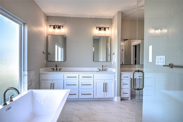 8186 S Lone Star Parkway, Moody, TX 76557