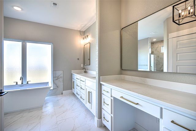 8186 S Lone Star Parkway, Moody, TX 76557