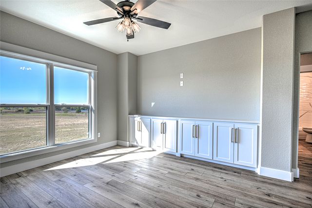 8186 S Lone Star Parkway, Moody, TX 76557