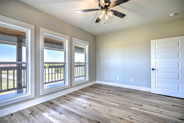 8186 S Lone Star Parkway, Moody, TX 76557